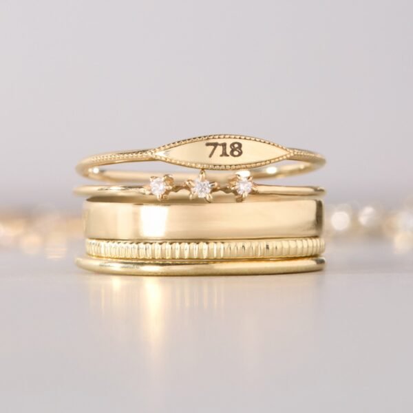 City Moon Gold Signet Ring - Image 4